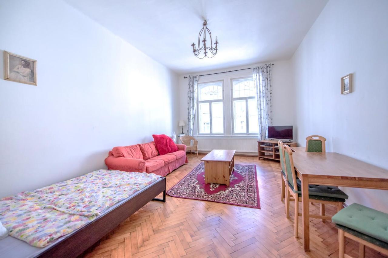 Apartments Vezenska Prague Exterior photo
